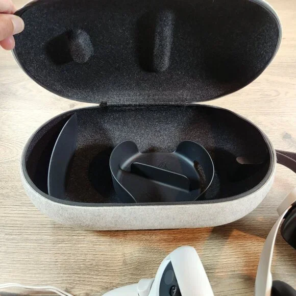 Meta Quest 2 VR Headset – Elite Strap w/ Battery + Carrying Case – Barely Used - Picture 4 of 10